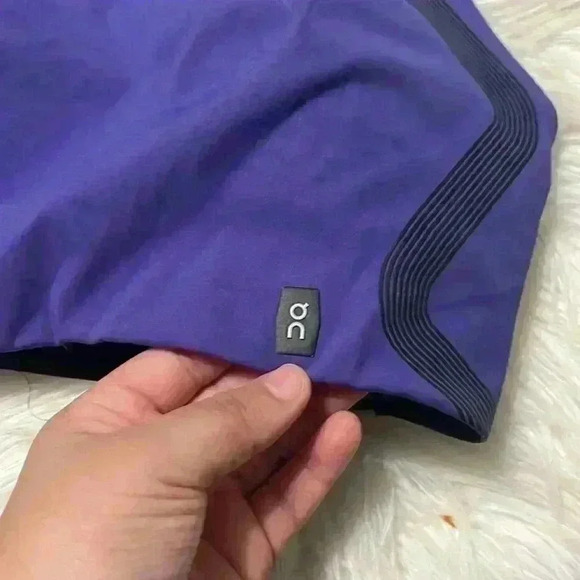 On cloud women endurance bra - Picture 6 of 6